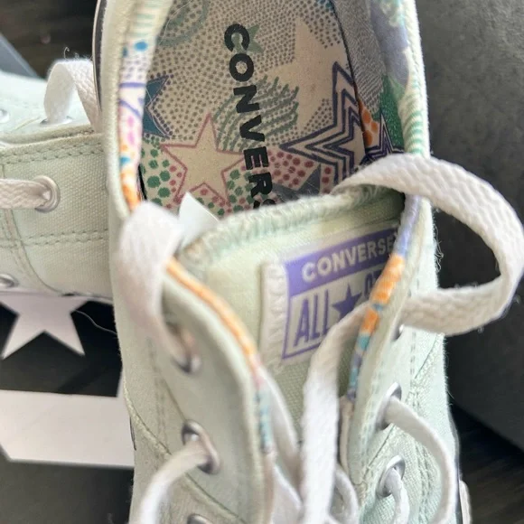 Light blue Converse Low Top. Sole in near perfect condition. - Picture 4 of 4